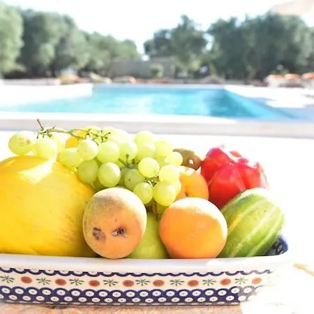 Trulli In With Heated Pool Дом отдыха *