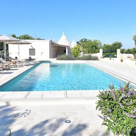 Дом отдыха Trulli In With Heated Pool Остуни
