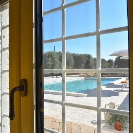 Trulli In With Heated Pool Остуни