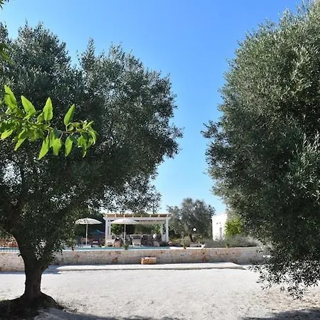 Дом отдыха Trulli In With Heated Pool Остуни